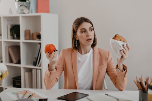 alt="what it means to eat intuitively healthy meal"